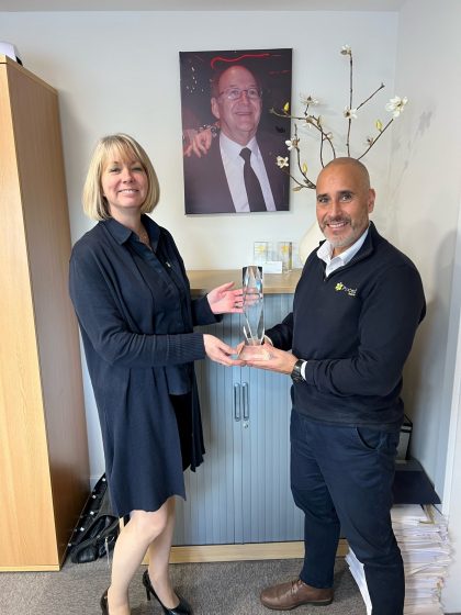 Stu and Kelly Robert Smith Award